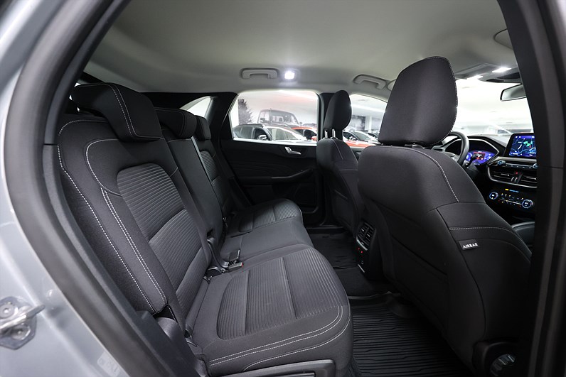 Ford Kuga Hybrid AWD 190hk *Hjulkampanj!* Sync 4 Navi B-kamera MOMS