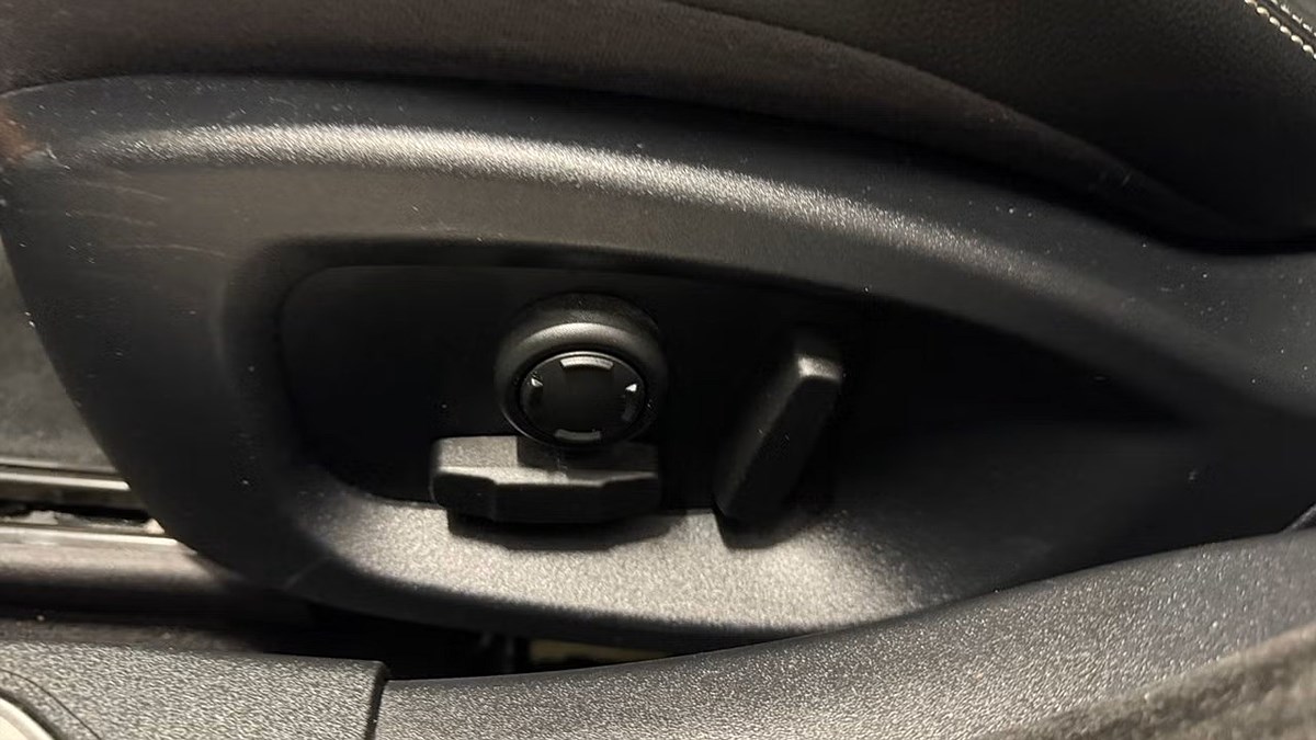 Jaguar XE – bild 16