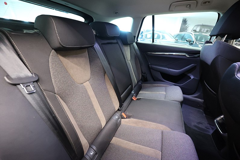 Skoda Octavia Scout Combi 4X4 150hk Comfort Drag B-kamera MOMS