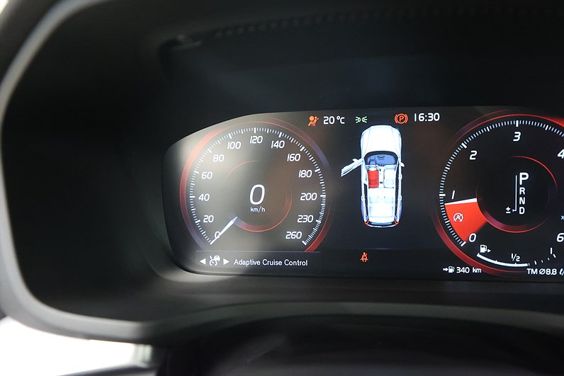 Volvo V60 Cross Country D4 AWD *Hjulkampanj!* Momentum Carplay
