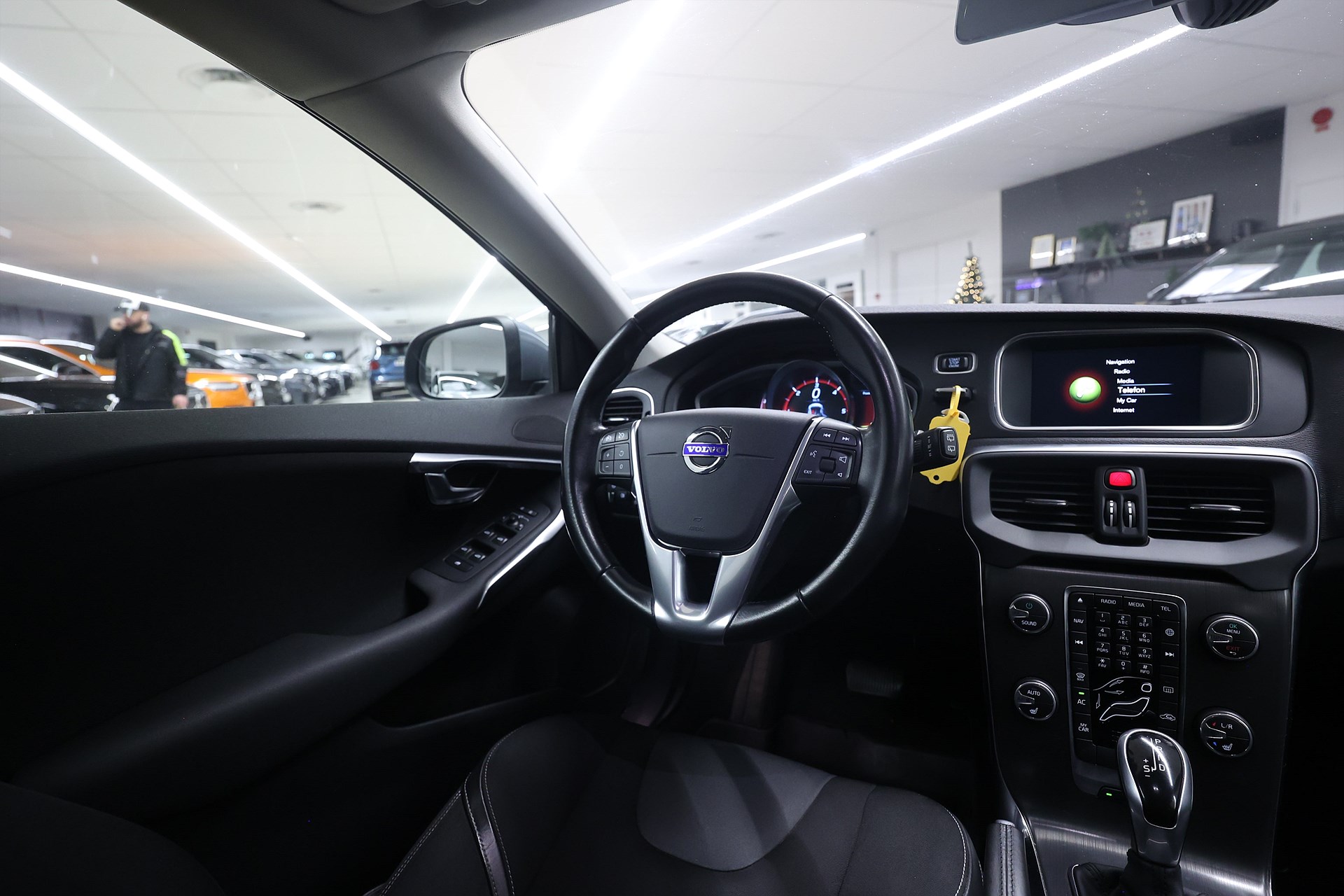 Volvo V40 D3 150hk *Hjulkampanj!* Momentum Drag Värmare