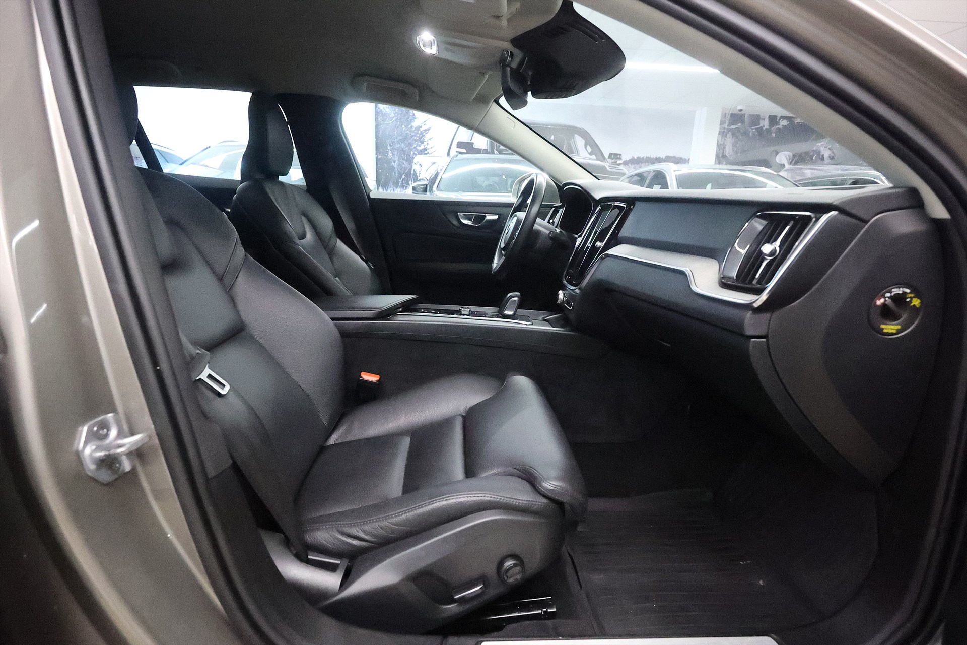 Volvo V60 Cross Country B4 AWD 197hk Momentum H/K Drag