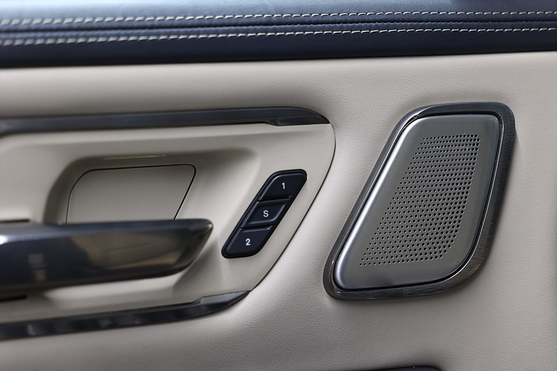 RAM 1500 Crew Cab 5.7 V8 HEMI 4x4 395hk Limited H/K Taklucka