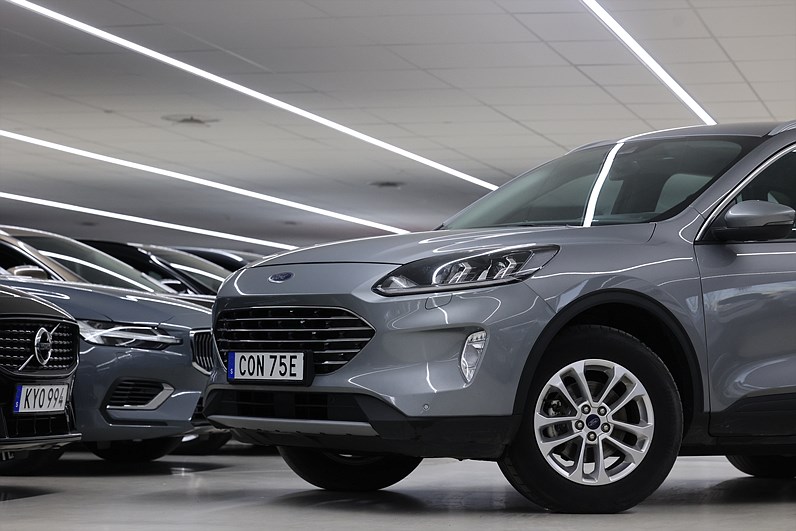 Ford Kuga Hybrid AWD 190hk *Hjulkampanj!* Sync 4 Navi B-kamera MOMS