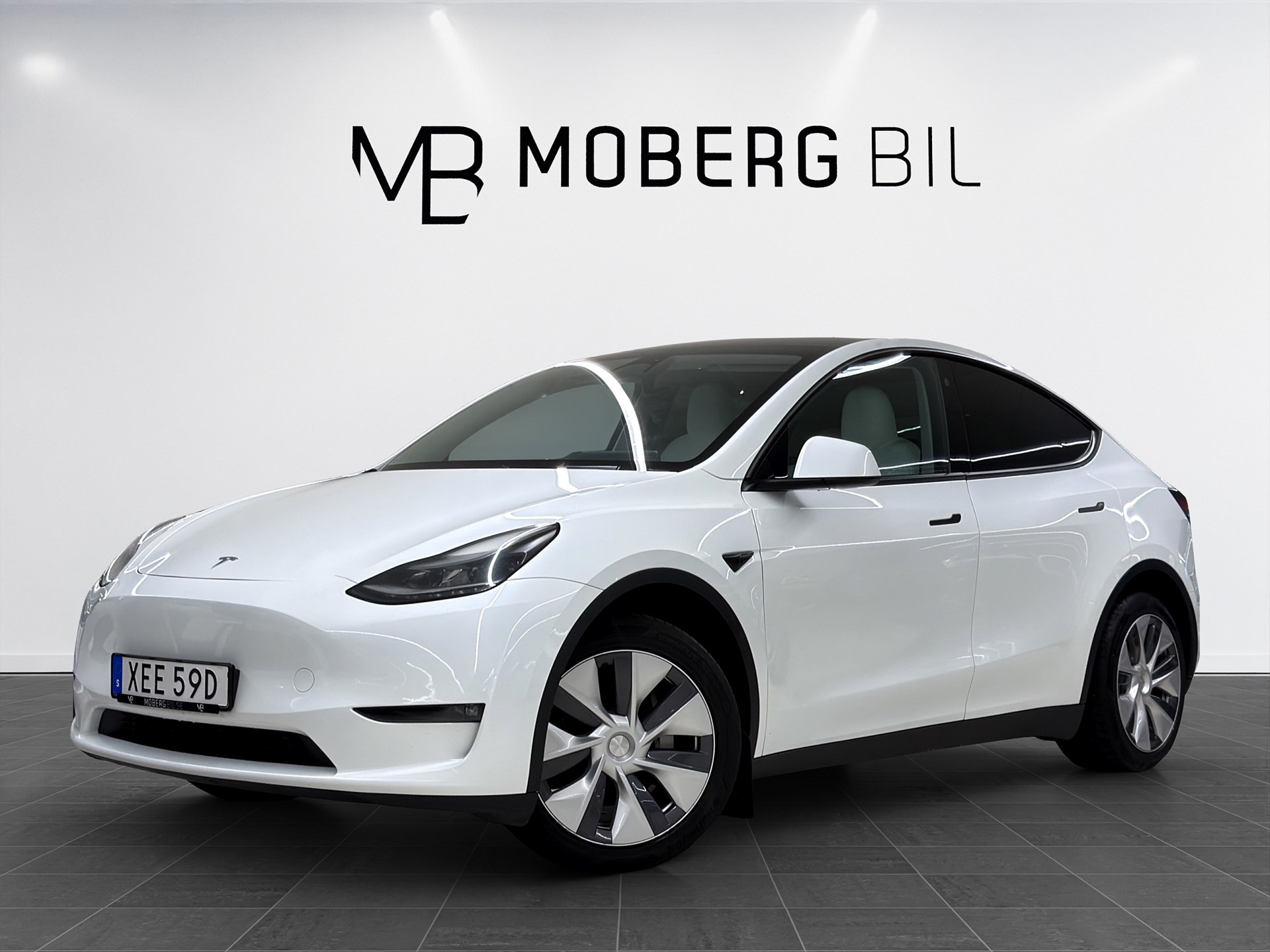 Tesla Model Y Long Range 514hk Pano Drag B-Kamera Läder MOMS