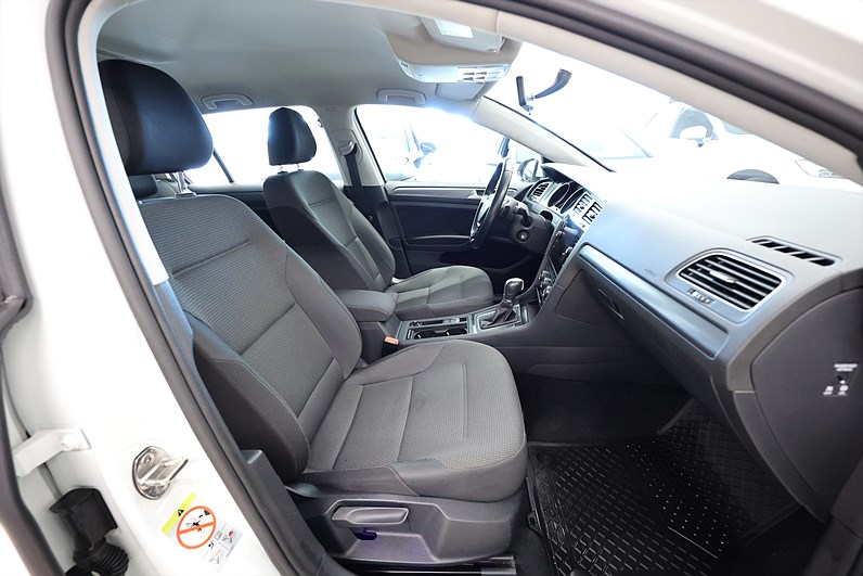Volkswagen Golf 5-dörrar 1.0 TSI 110hk R-Line Base CarPlay