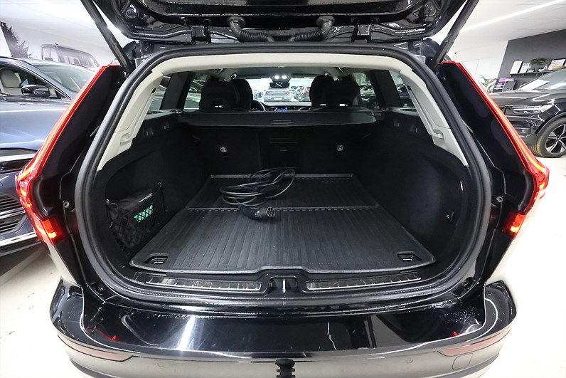 Volvo V60 Recharge T6 AWD 350hk Core H/K Läder Keyless Navi Drag