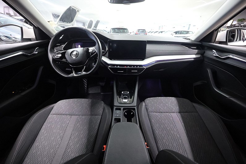 Skoda Octavia 1.0 TSI 110hk Style Keyless CarPlay Drag B-Kamera