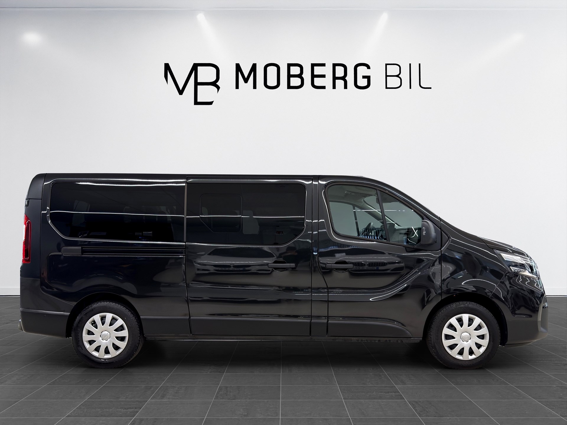 Crew 3.0t 2.0 dCi 170hk L2 9-Sits Drag B-Kamera Keyless PDC