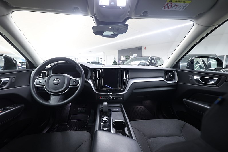Volvo XC60 Recharge T6 AWD 340hk Momentum Pano Drag