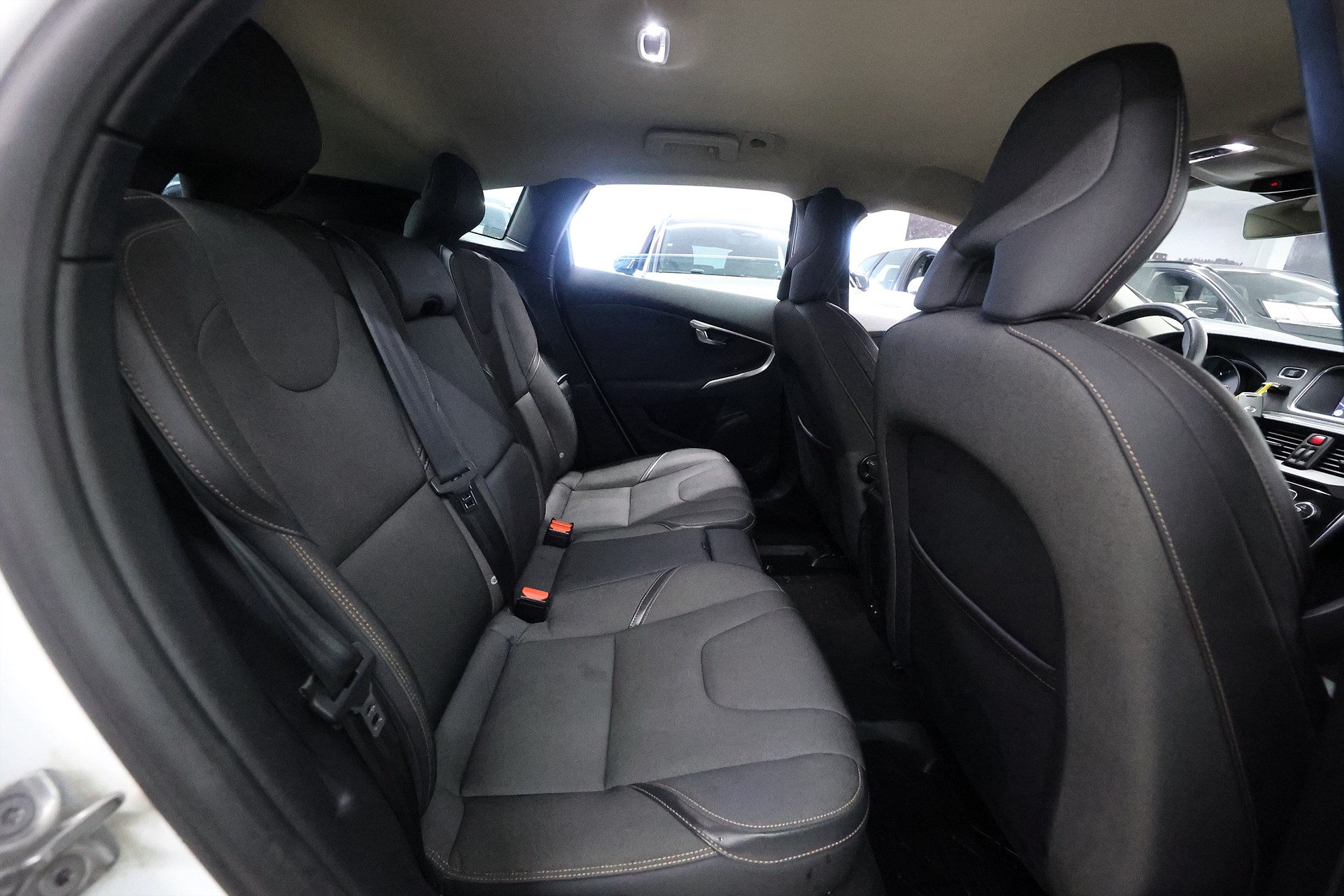 Volvo V40 Cross Country D2 120hk Momentum Navi Bluethooth PDC