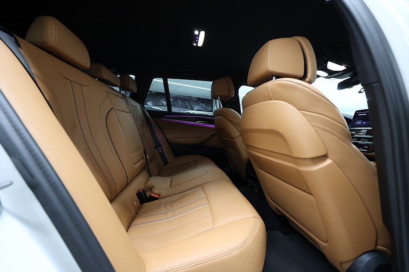 BMW 530e xDrive M-Sport B-Kamera HiFi Skinn Keyless Display key MOMS
