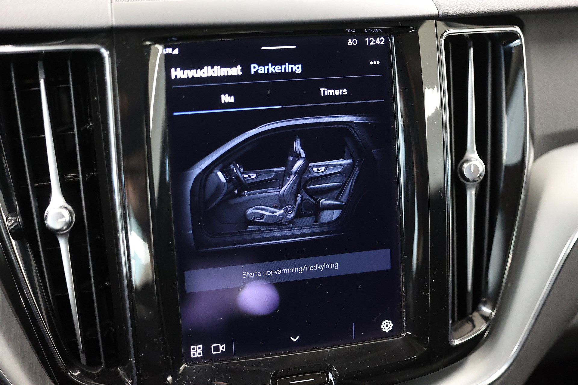 Volvo XC60 Recharge T6 AWD 350hk Core Edition Pano Drag Keyless MOMS