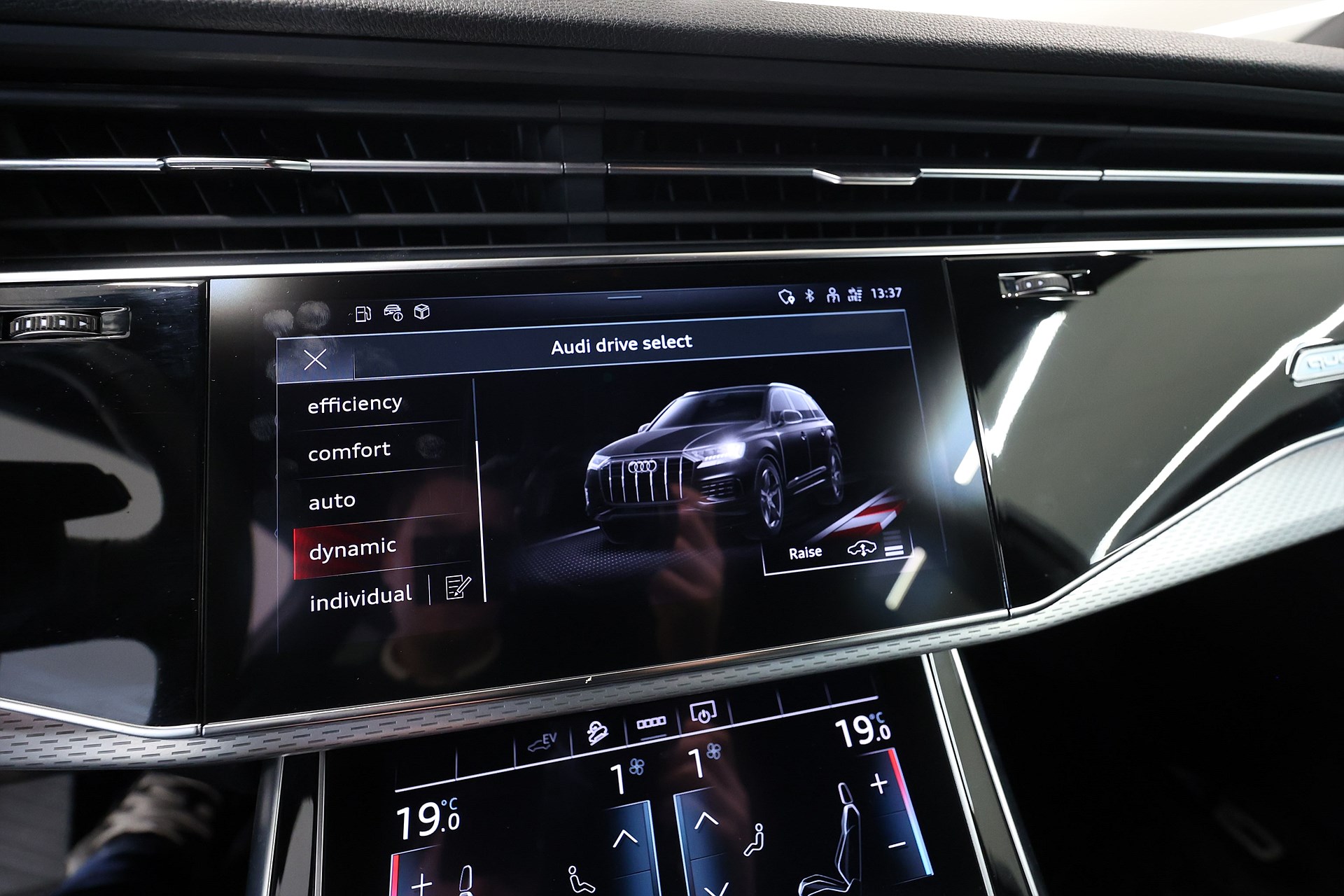 Audi Q7 60 TFSI e quattro S-line 490hk Svart Optik Drag Leasbar