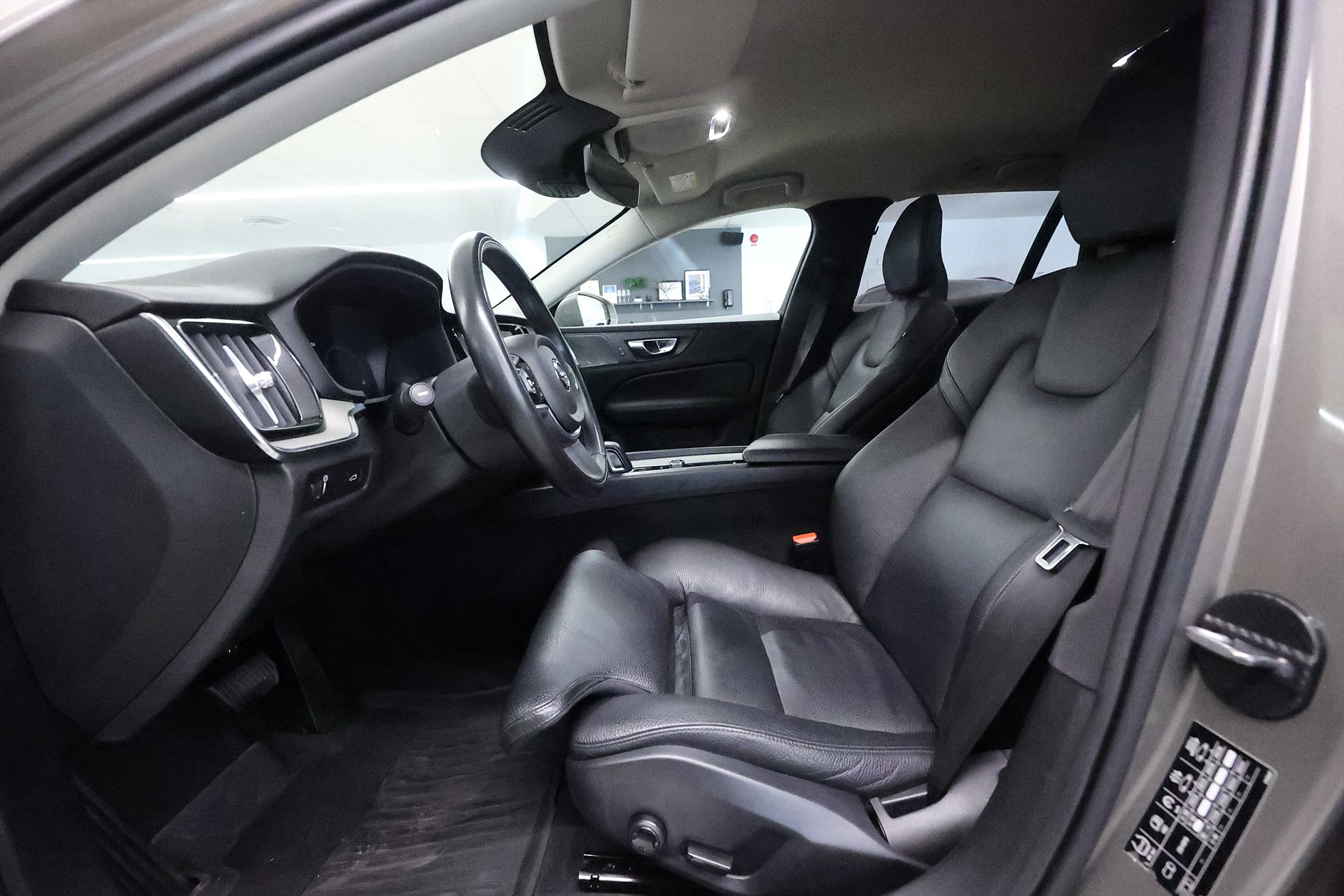 Volvo V60 Cross Country B4 AWD 197hk Momentum H/K Drag