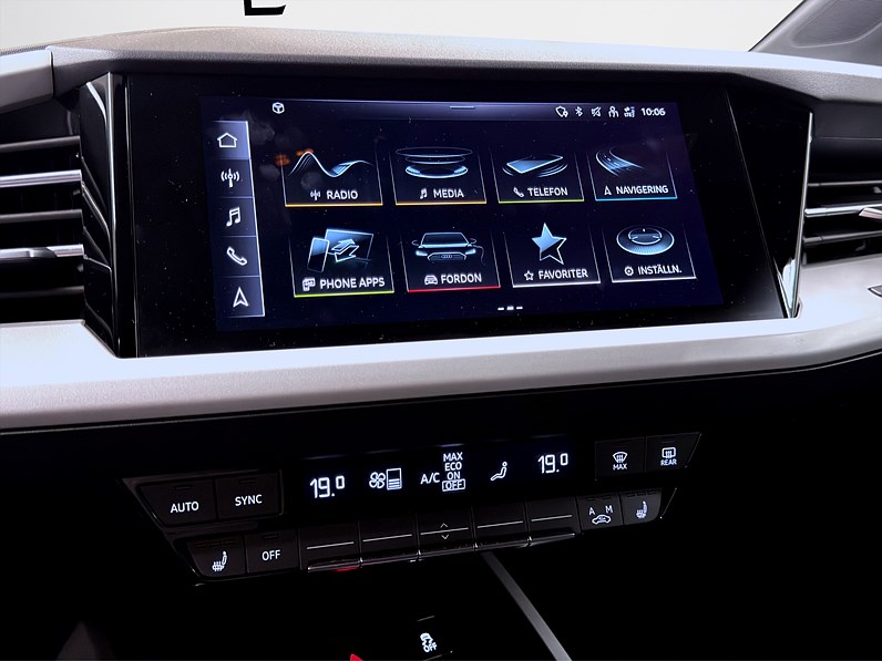 Audi Q4 40 e-tron 204hk Helg på Moberg! Comfort CarPlay Värmare Drag PDC