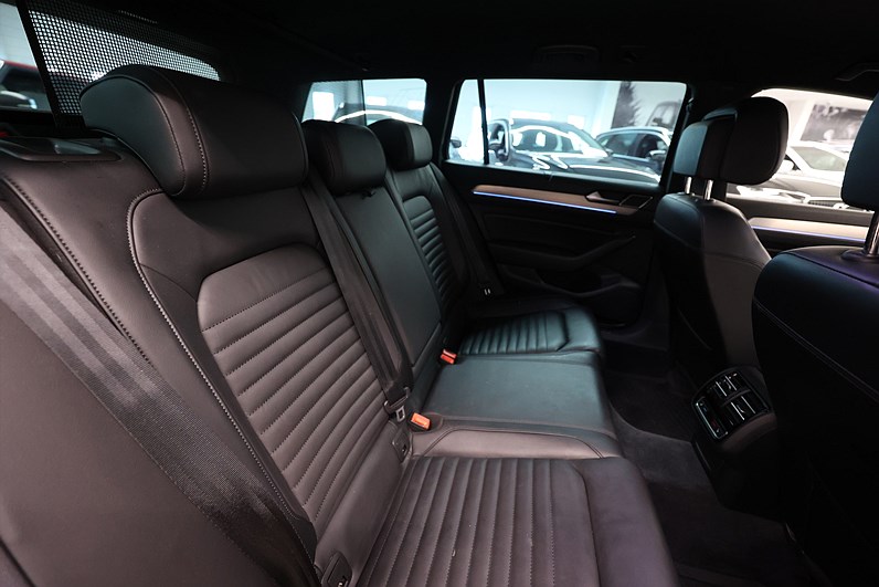 Volkswagen Passat Alltrack 2.0 TDI 240hk 4M B-Kamera Keyless Drag