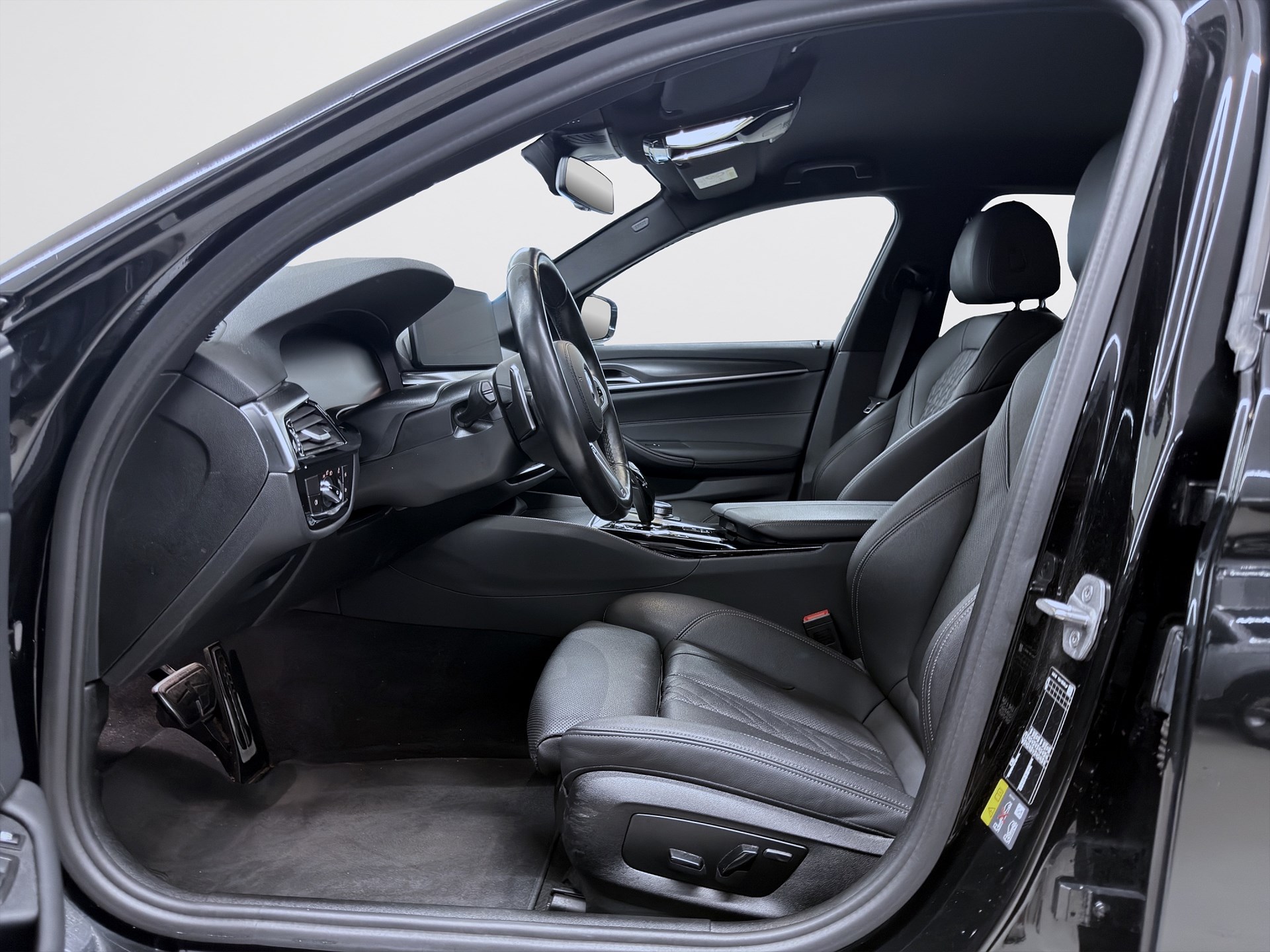 BMW 530e xDrive Touring 292hk M Sport Läder Drag B-Kamera