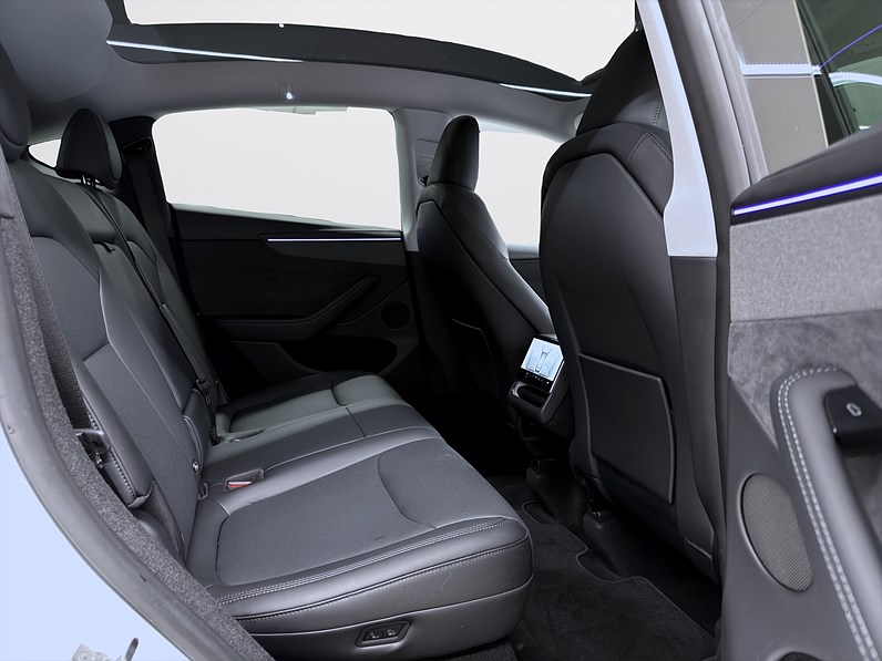 Tesla Model Y Long Range 514hk Helg på Moberg! Pano Läder B-Kamera