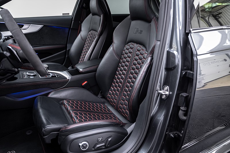 Audi RS4 2019 - miniatyr 24
