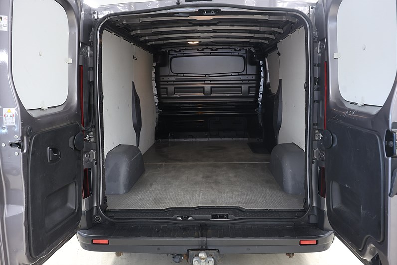 Nissan NV300 2.0 dCi 145hk L2 Drag Värmare B-kamera Navi