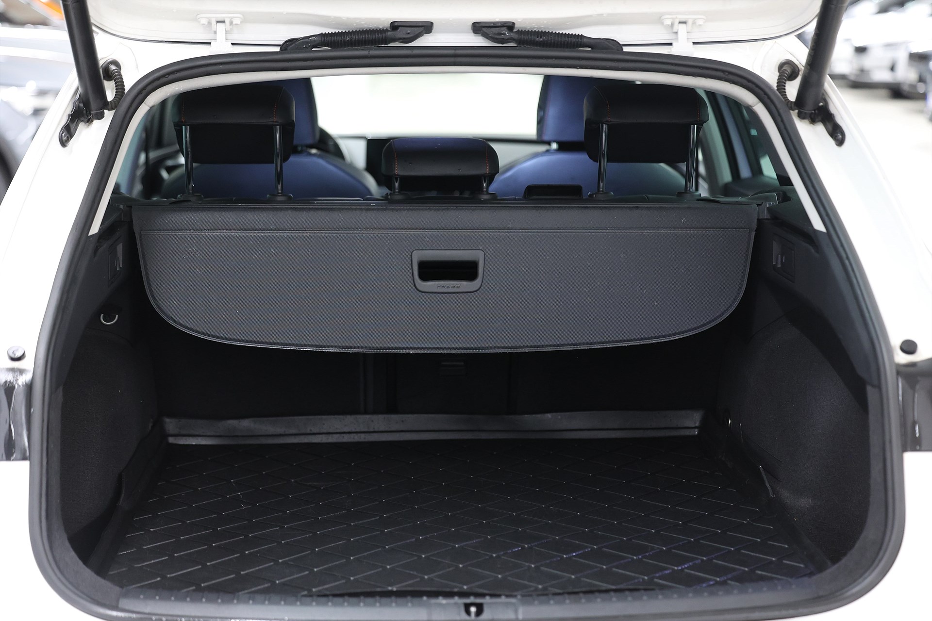 Seat Leon 1.4 e-Hybrid Sportstourer 204hk *Hjulkampanj!* FR Drag Navi Keyless