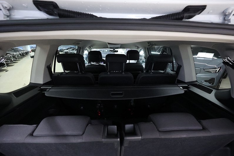 Volkswagen Touran 2.0 TDI 150hk R-Line 7 sits PDC LED MOMS