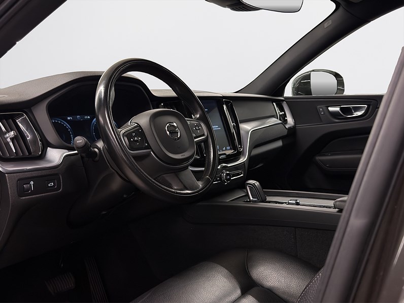 Volvo XC60 B4 AWD 197hk Momentum Adv Drag B-Kamera Läder