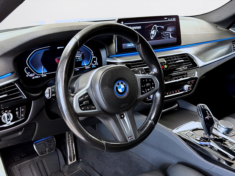 BMW 530e xDrive Touring 292hk M sport Läder B-Kamera