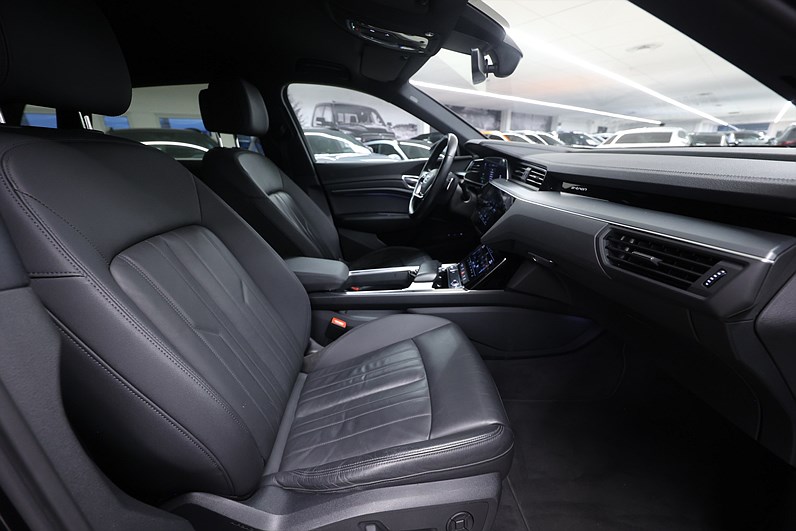 Audi e-tron 50 Quattro 313hk *Hjulkampanj!* Proline Navi B-kamera Drag MOMS