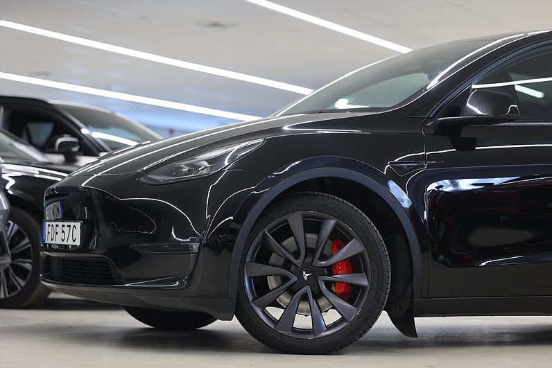 Tesla Model Y Performance 534hk Pano Navi Läder