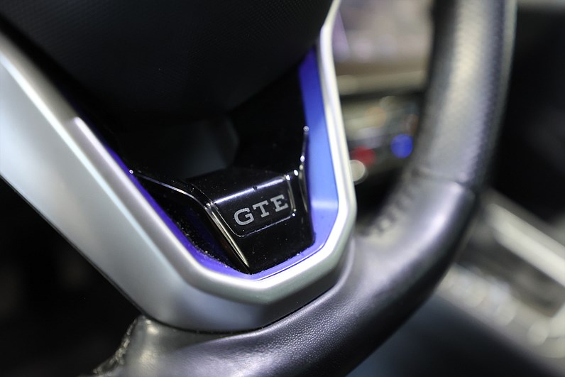 Volkswagen Passat SC GTE 218hk Executive Alcantara Drag B-Kamera