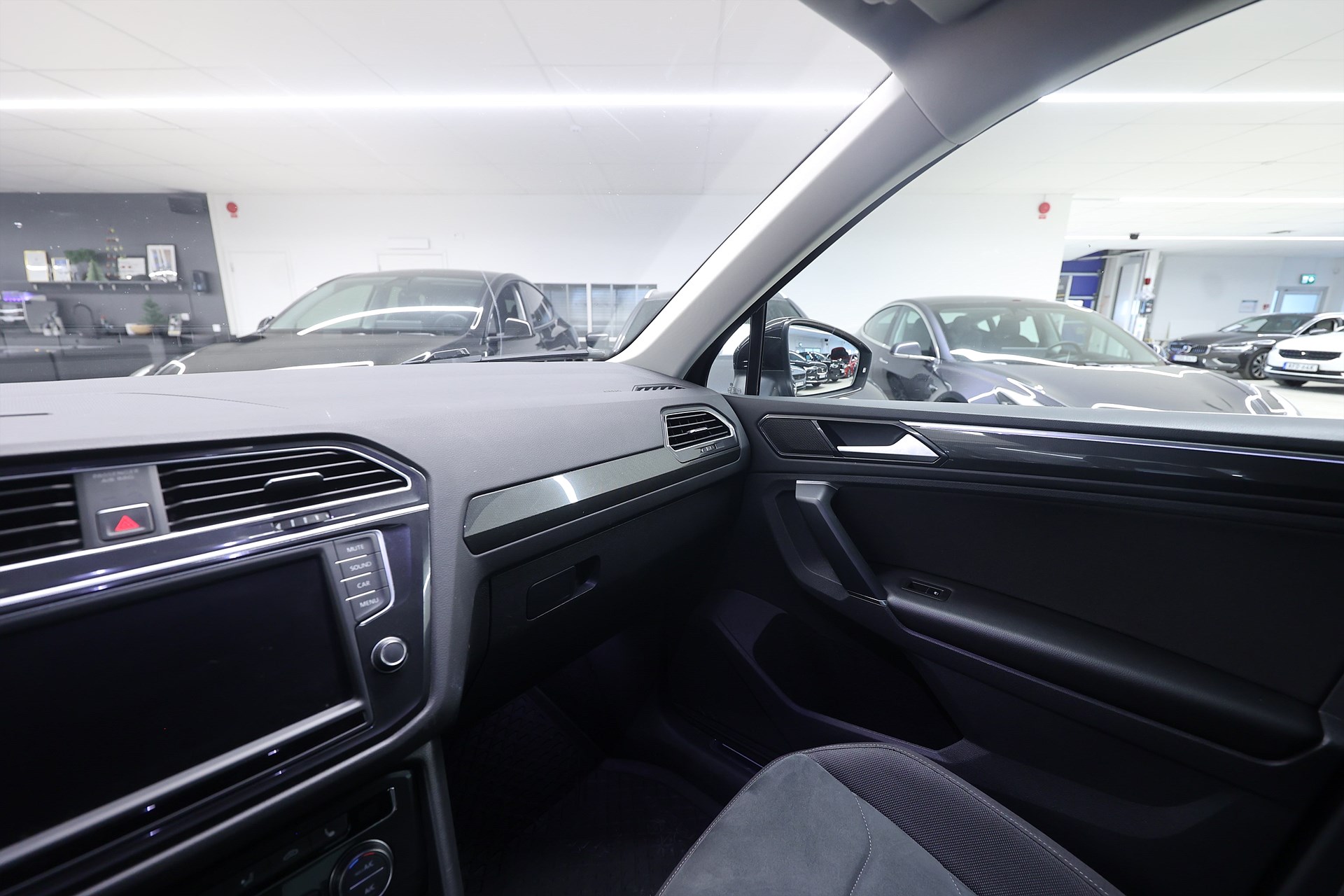 Volkswagen Tiguan 2.0 TDI 190hk GT B-kamera Drag Värmare