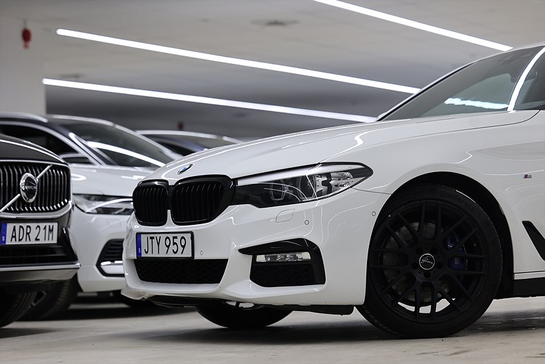 BMW 530i Sedan 252hk M Sport Shadow HiFi Drag