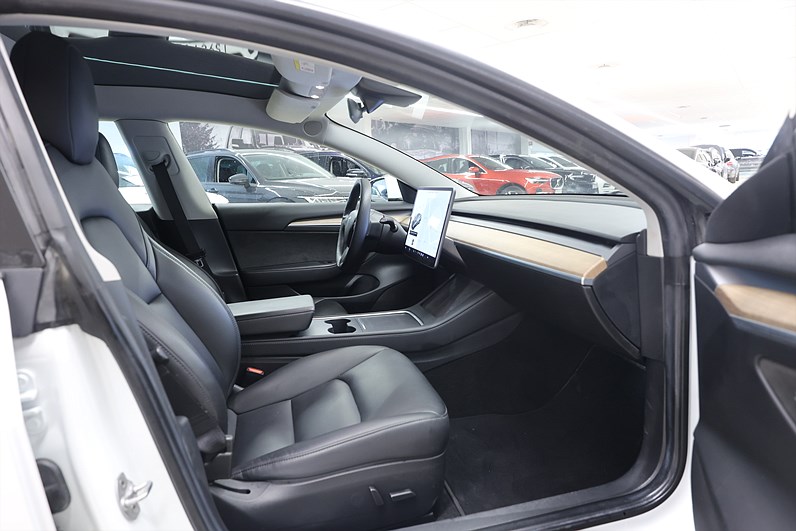 Tesla Model 3 Long Range AWD 440hk AP Pano Läder