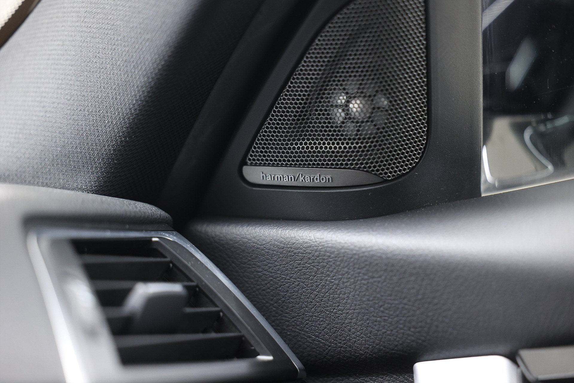 BMW 320d xDrive Touring 190hk *Hjulkampanj!* M Sport Pano HUD H/K Keyless Drag