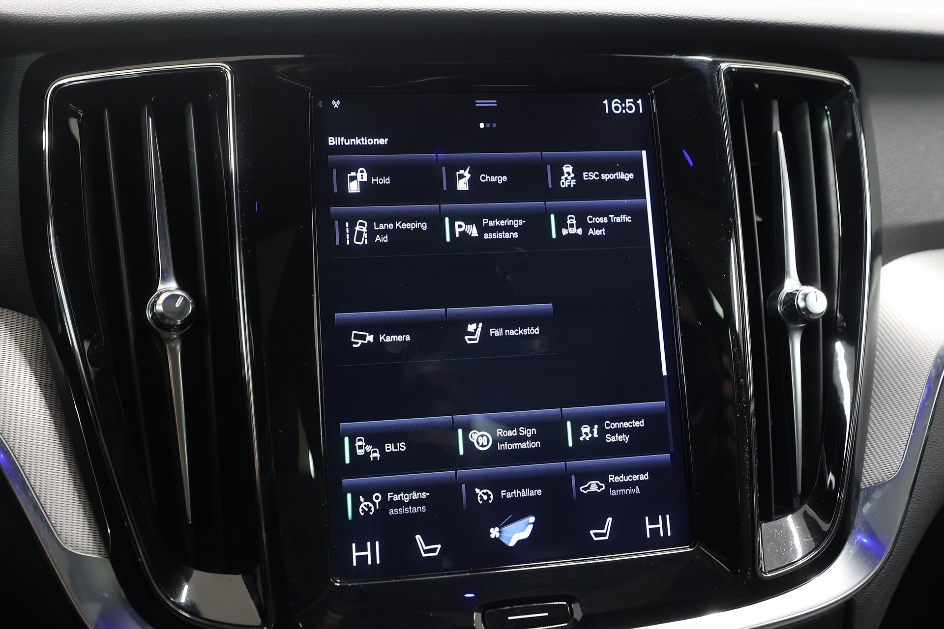 Volvo V60 Recharge T8 AWD 392hk R-Design Pano Drag Navi