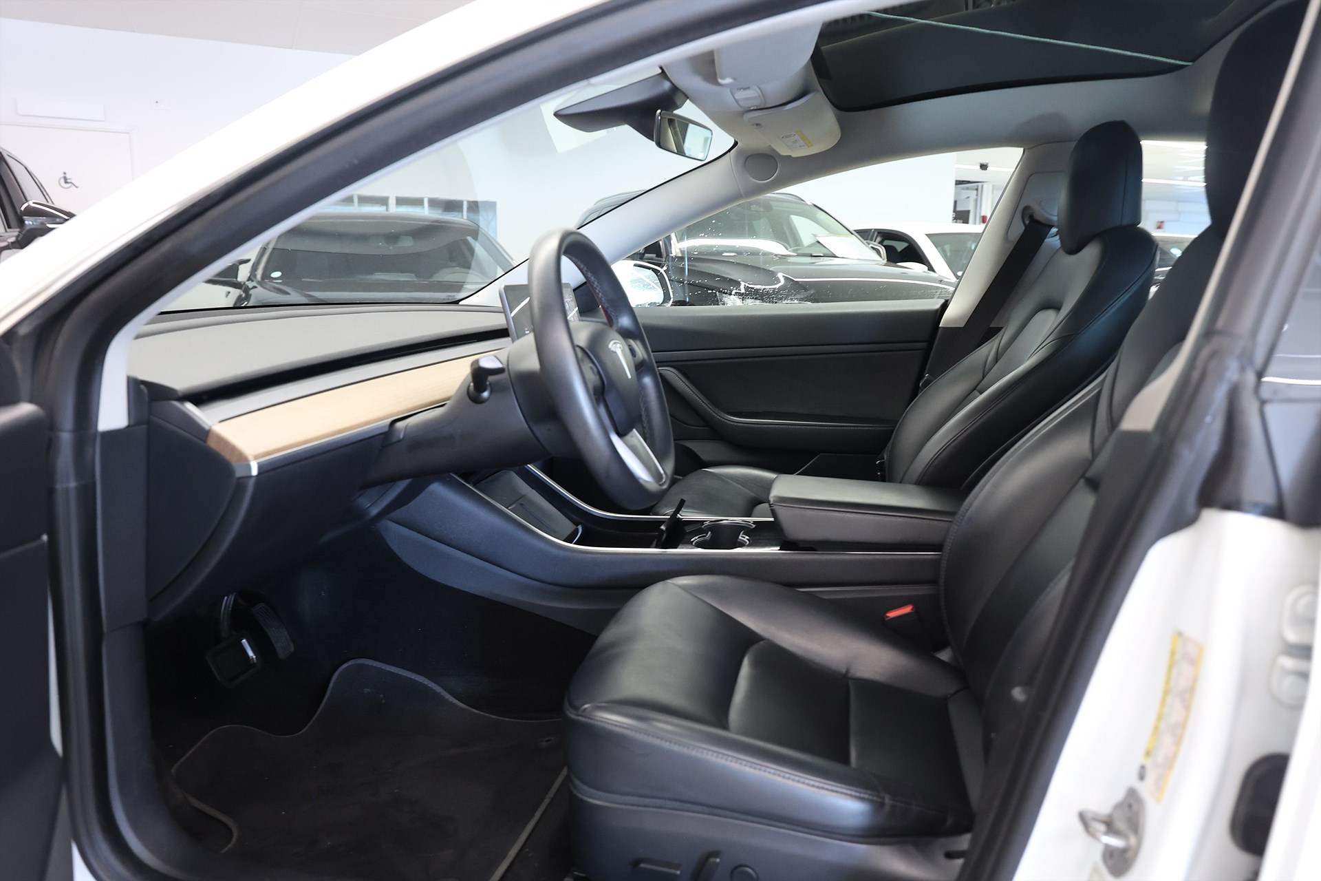 Tesla Model 3 Standard Range Plus 325hk AP Pano Läder Navi