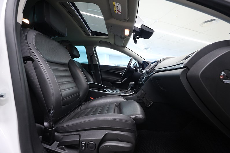 Opel Insignia 2.0 CDTI 4x4 170hk Business T-Lucka Skinn PDC Adapth farth