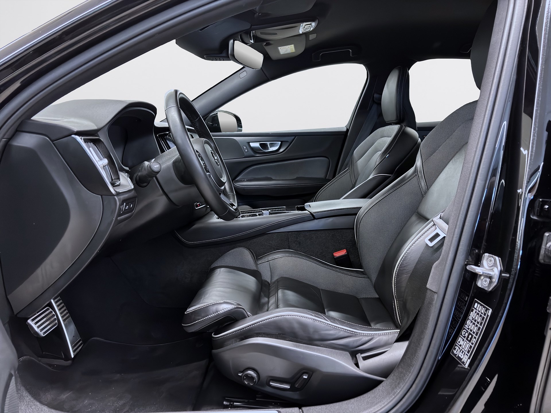 Volvo S60 Recharge T8 392hk R-Design Navi CarPlay B-Kamera