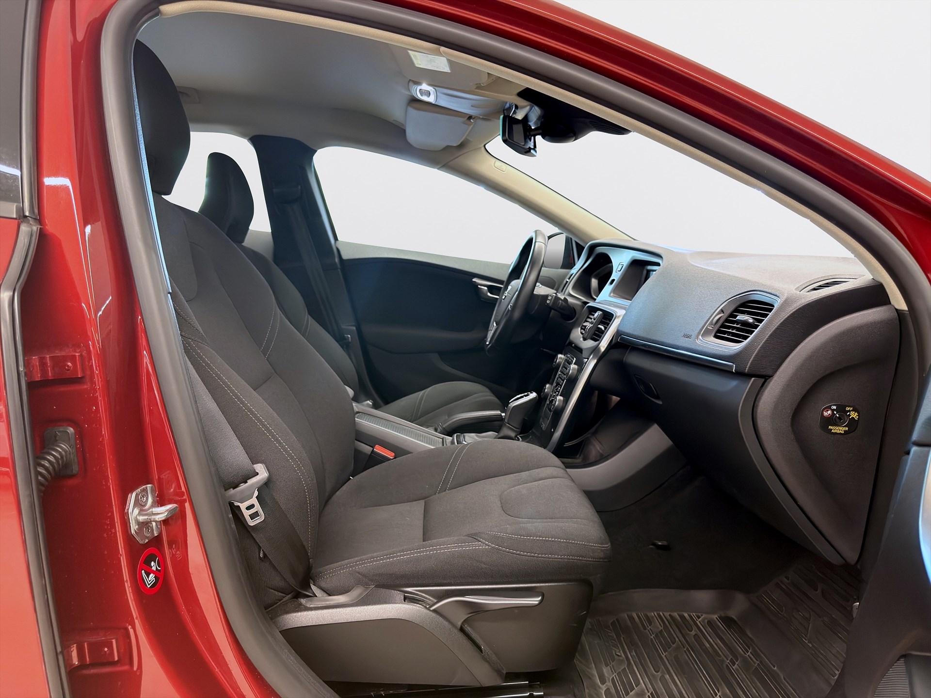 Volvo V40 T2 122hk Momentum Business Adv Värmare