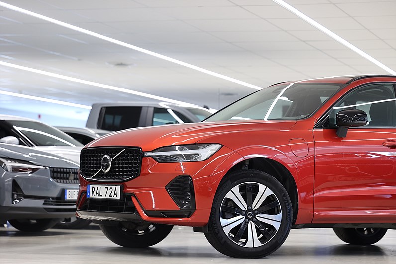 Volvo XC60 Recharge T6 AWD 350hk Plus Dark Pano Drag 360
