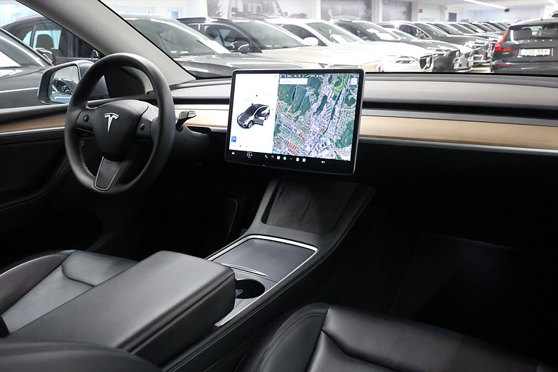 Tesla Model Y Long Range AWD 514hk Pano Navi Läder