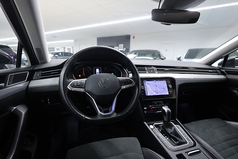 Volkswagen Passat SC 1.4 TSI 218hk *Hjulkampanj!* GTE Värmare Navi Drag MOMS