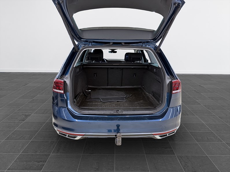 Volkswagen Passat SC 1.5 TSI 150hk R-Line Executive Navi Drag B-Kamera