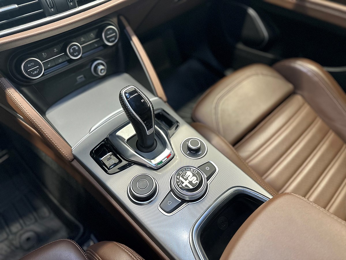 Alfa Romeo Stelvio – bild 22