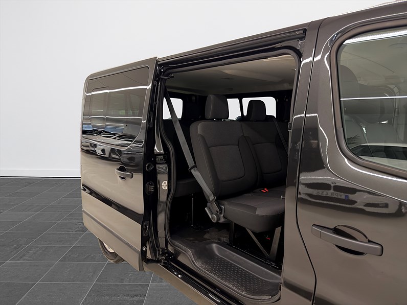 Crew 3.0t 2.0 dCi 170hk L2 9-Sits Drag B-Kamera Keyless PDC