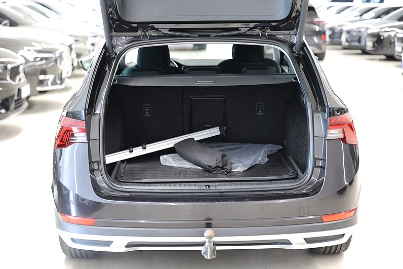 Skoda Octavia Scout 2.0 TDI 4x4 200hk B-kamera Drag Värmare MOMS