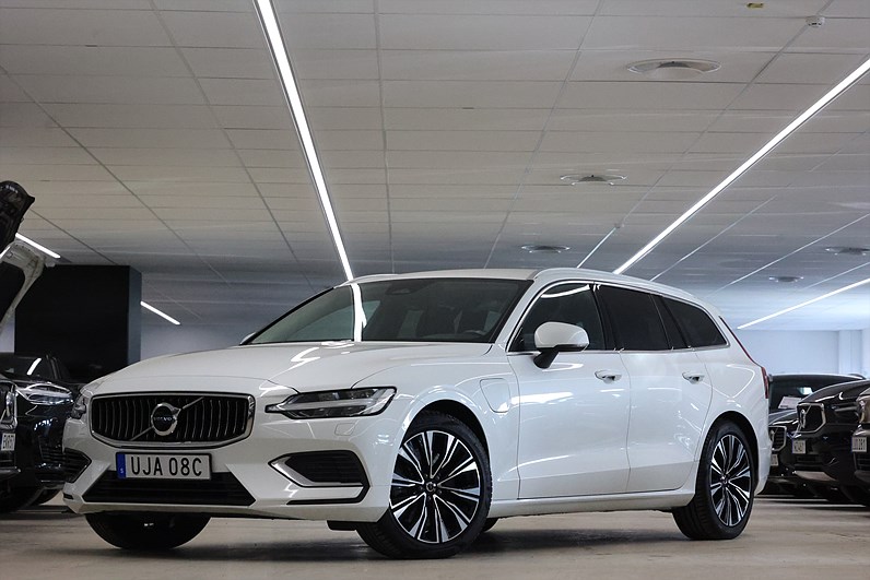 Volvo V60 Recharge T6 AWD 350hk Navi Värmare Drag Keyless