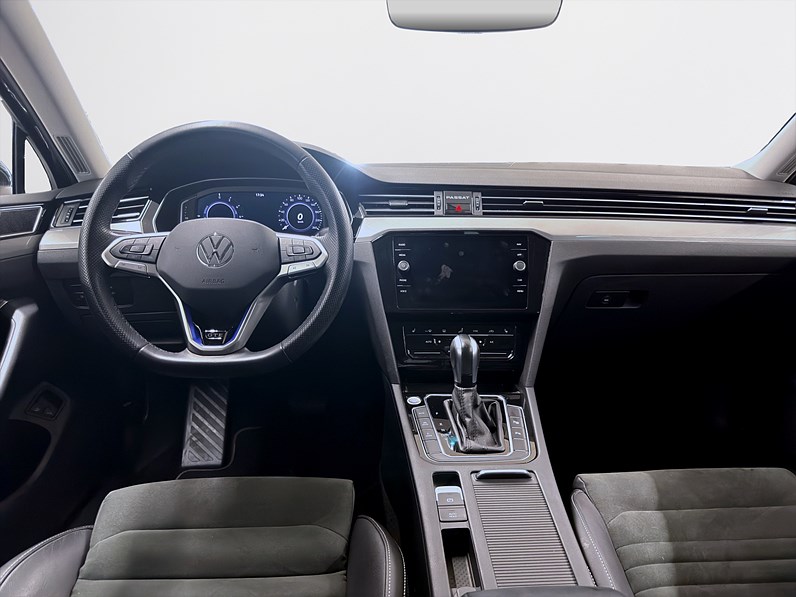 Volkswagen Passat SC GTE 218hk Helg på Moberg! Keyless B-Kamera Navi